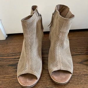 Tom’s Majorca block heel